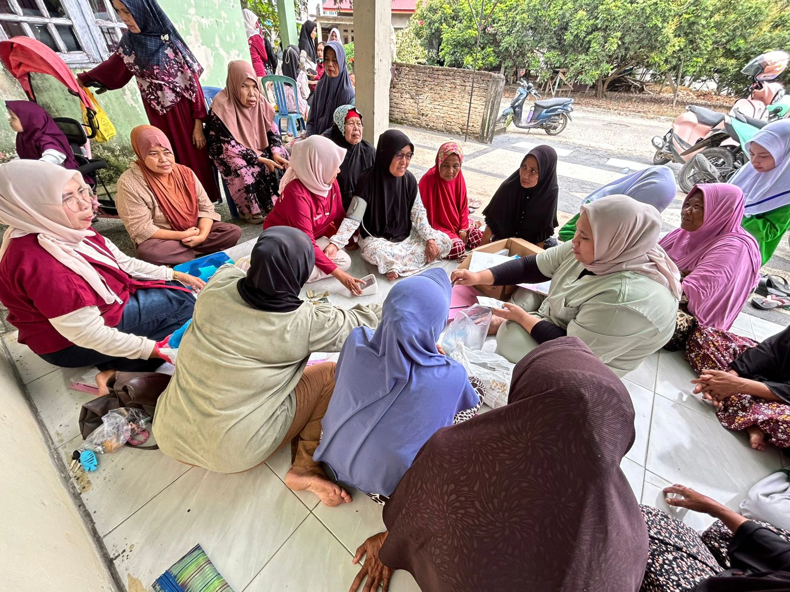 Mahasiswa D3 Kebidanan UPP Berpartisipasi dalam Posyandu Terpadu Desa Pekan Tebih
